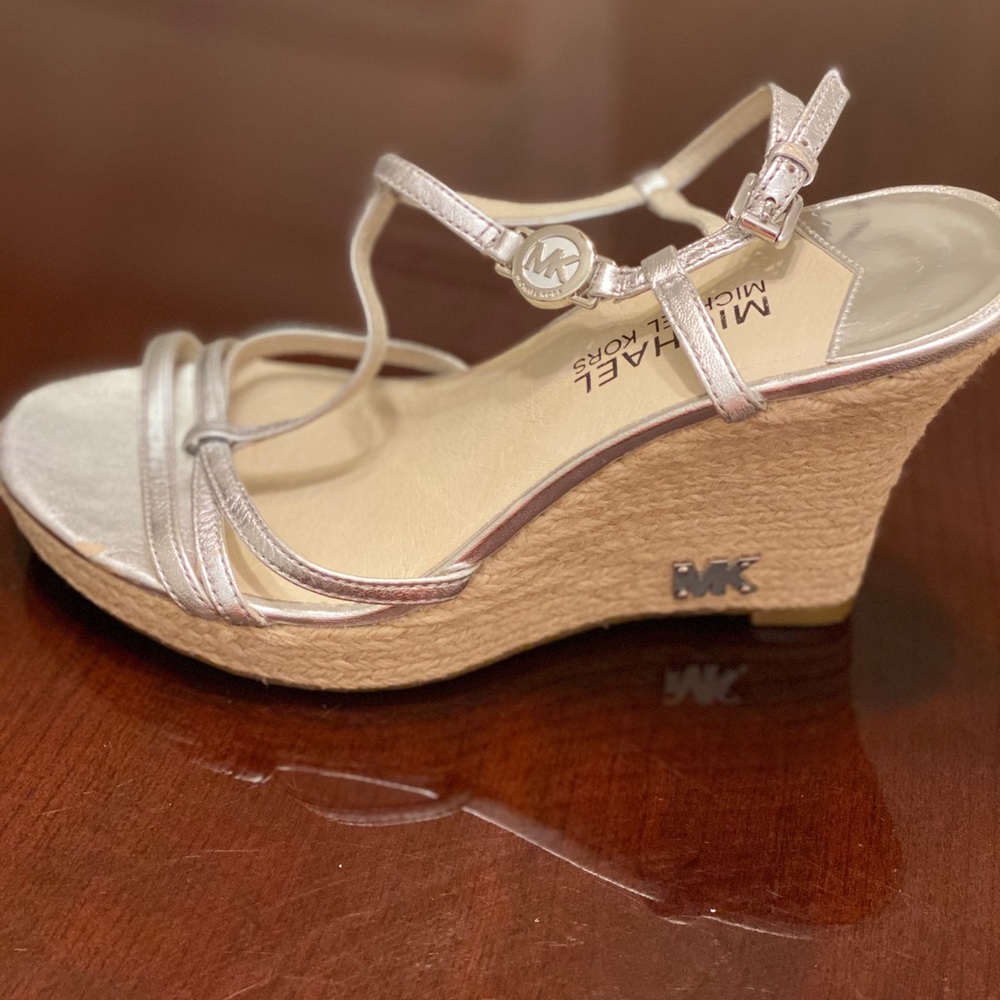 MICHAEL KORS  silver wedge